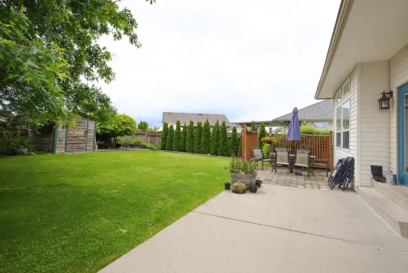 30585 CRESTVIEW AVENUE - photo 2 of 40