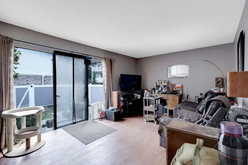 70 10806 152ND STREET - photo 3 of 25