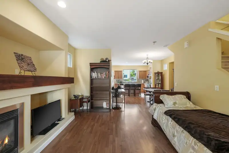 15130 62 AVENUE - photo 3 of 30