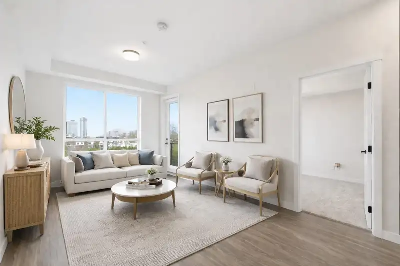 413 8117 200A STREET - photo 2 of 34