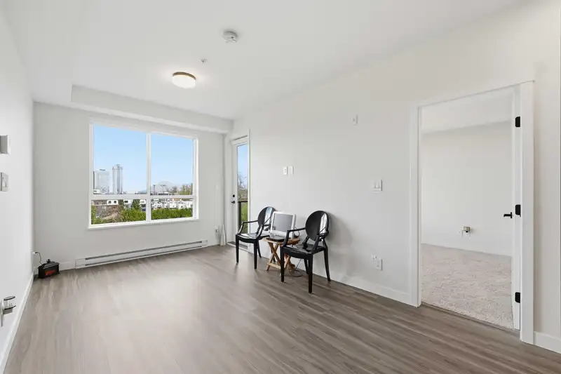 413 8117 200A STREET - photo 3 of 34