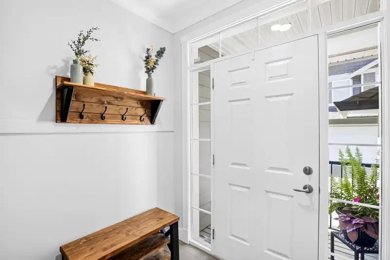 15 11384 BURNETT STREET - photo 4 of 40