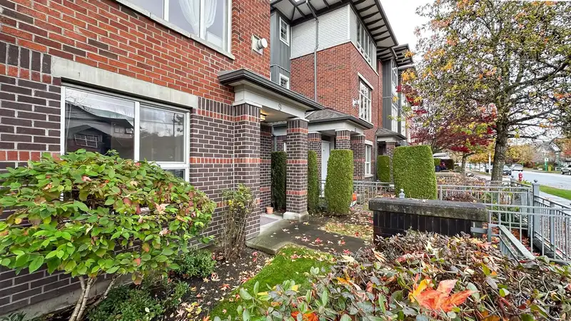 9 18777 68A AVENUE - photo 3 of 32