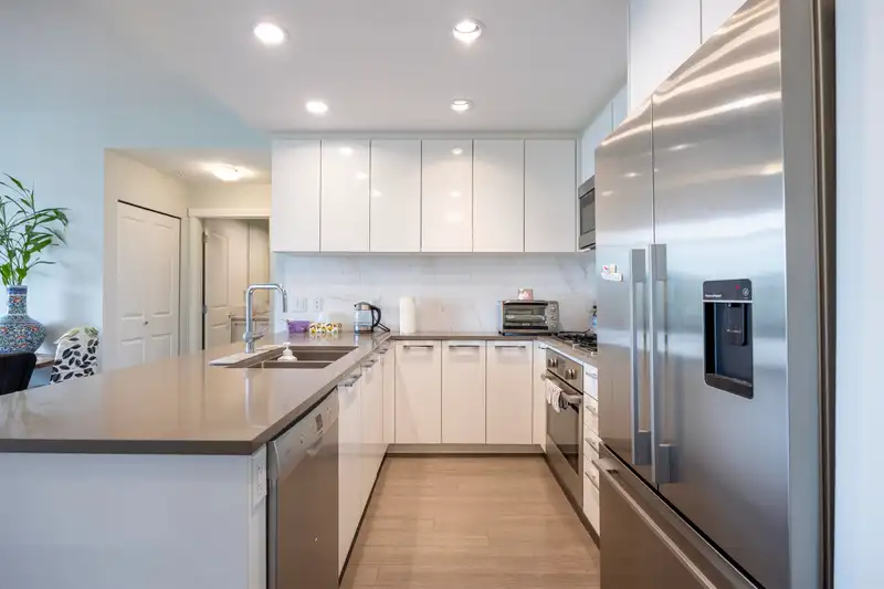 406 3263 PIERVIEW CRESCENT - photo 2 of 23