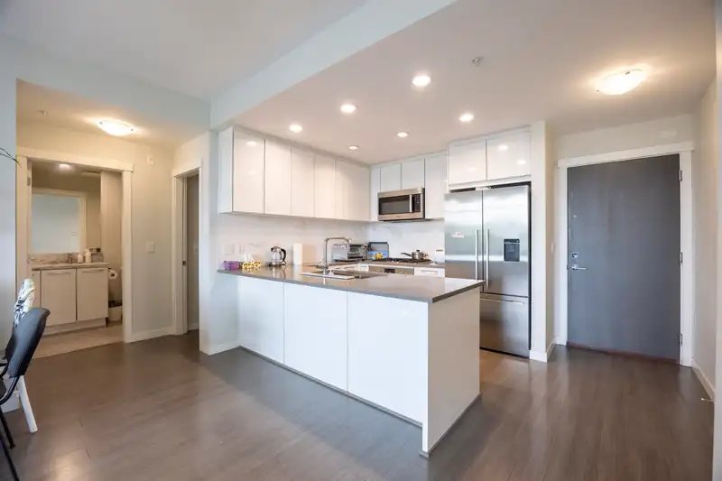 406 3263 PIERVIEW CRESCENT - photo 3 of 23