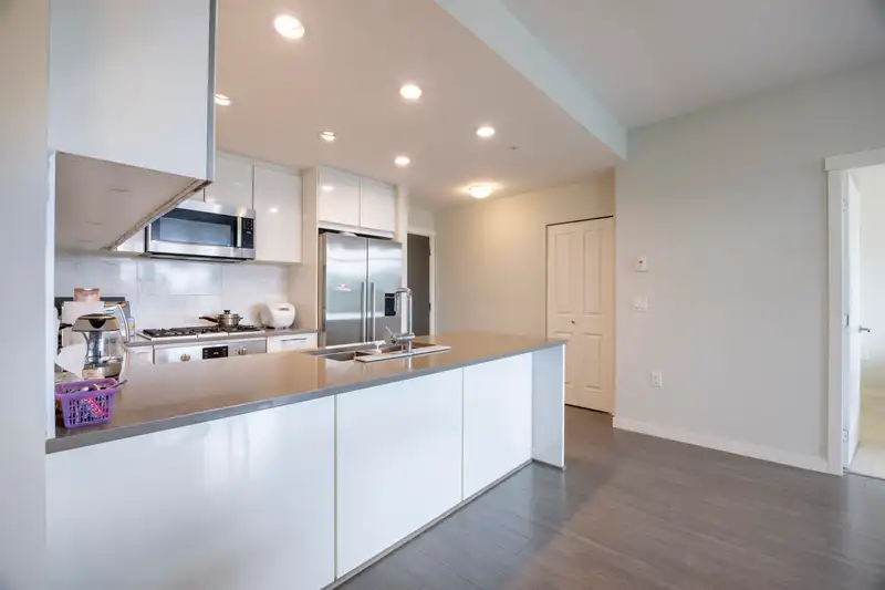 406 3263 PIERVIEW CRESCENT - photo 4 of 23