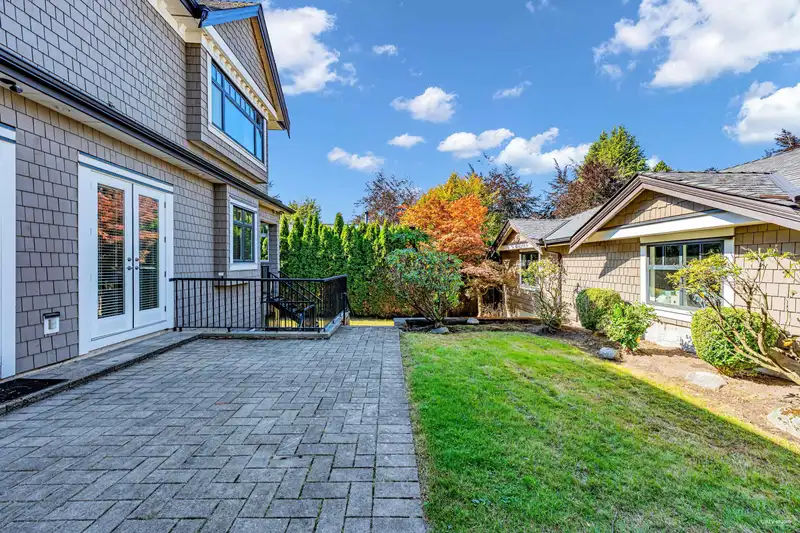 2069 W 28TH AVENUE - photo 3 of 40