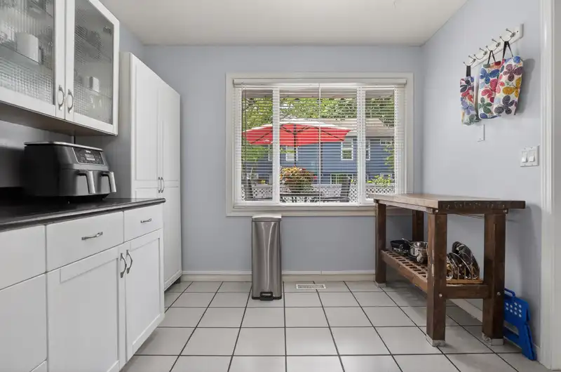 589 CARLSEN PLACE - photo 4 of 36