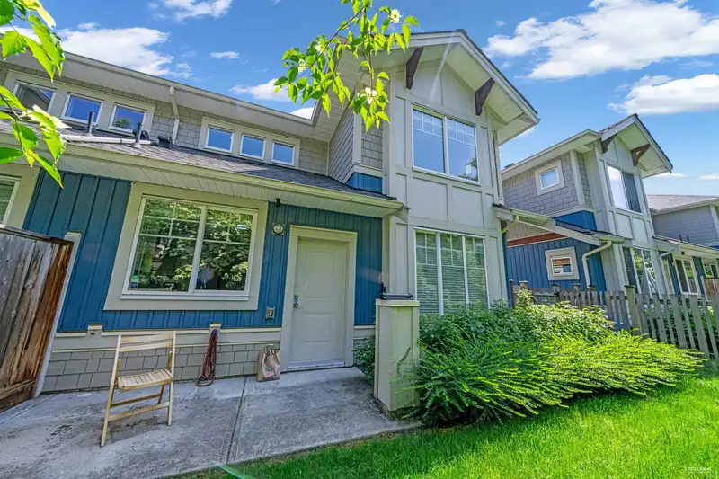 14 20498 82 AVENUE - photo 4 of 32