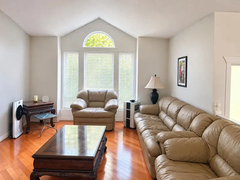 3024 SOUTHERN CRESCENT - photo 2 of 11