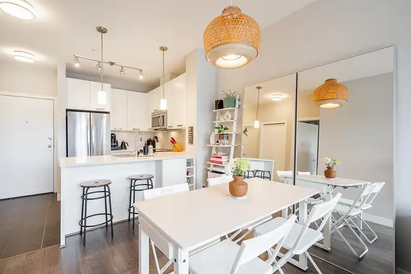 405 15388 105 AVENUE - photo 1 of 37
