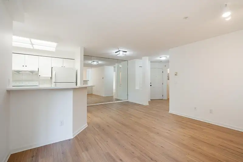 104 22025 48 AVENUE - photo 4 of 34