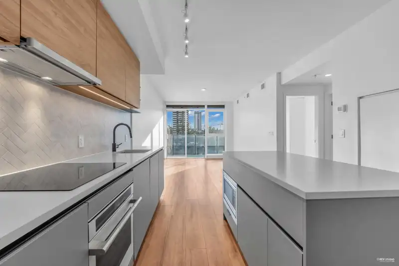 907 13428 105 AVENUE - photo 1 of 36