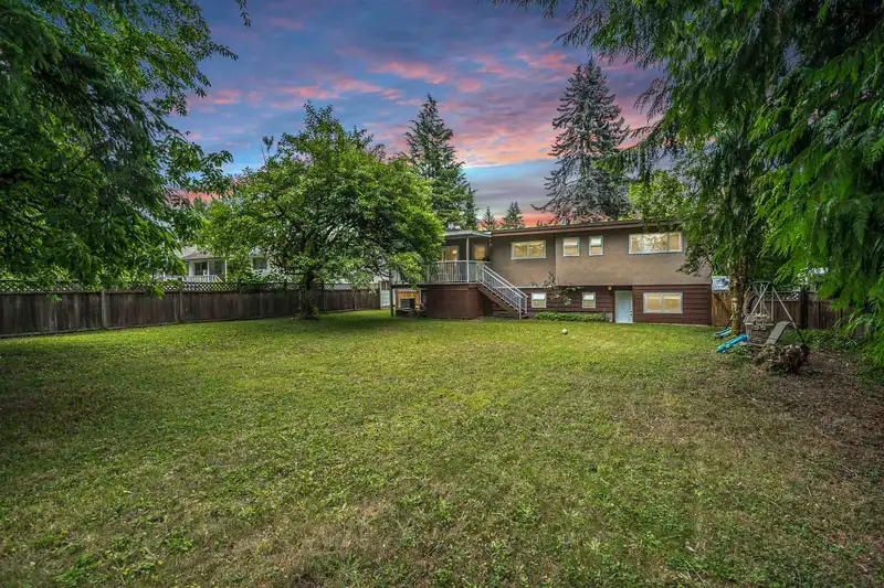 11939 HALL STREET - photo 4 of 39