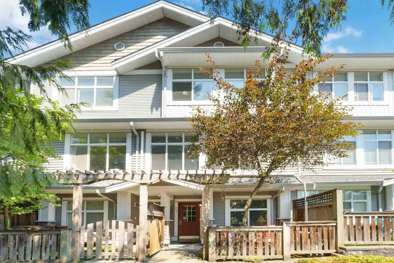 37 20449 66 AVENUE - photo 1 of 40