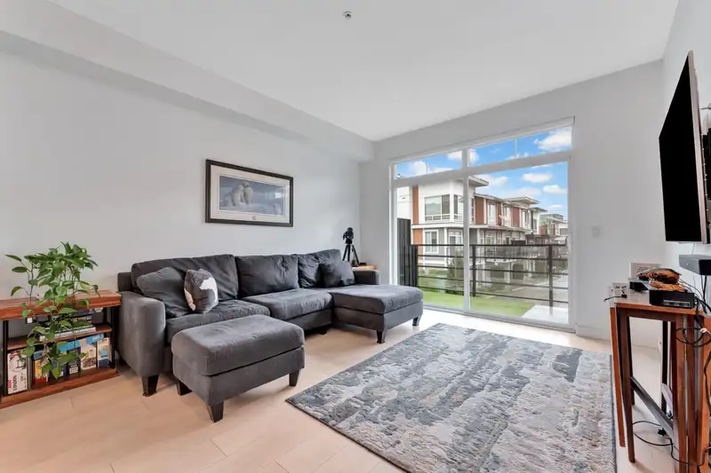 25 20857 77A AVENUE - photo 2 of 31