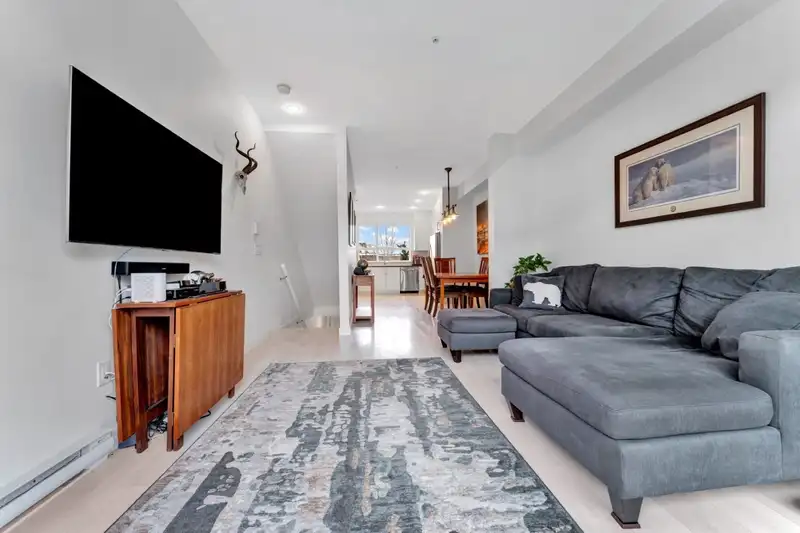 25 20857 77A AVENUE - photo 3 of 31