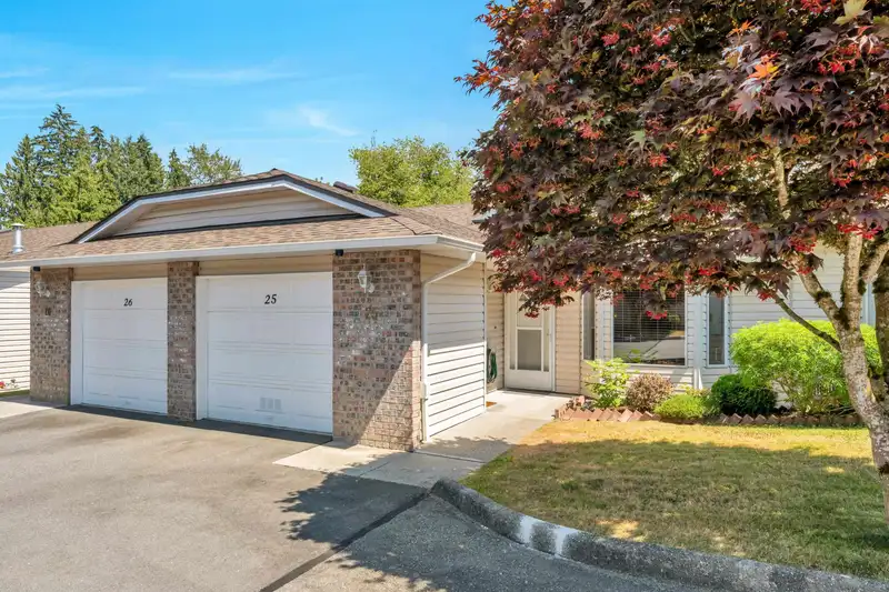 25 22308 124 AVENUE - photo 1 of 33