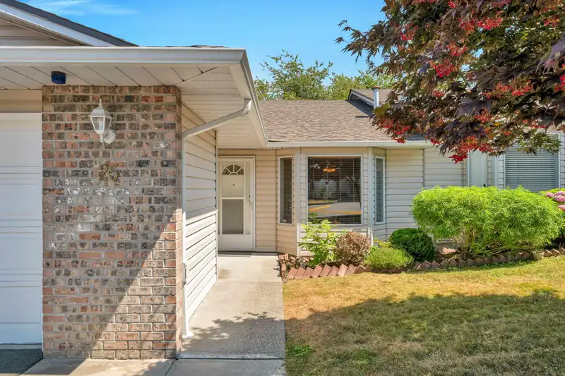 25 22308 124 AVENUE - photo 4 of 33