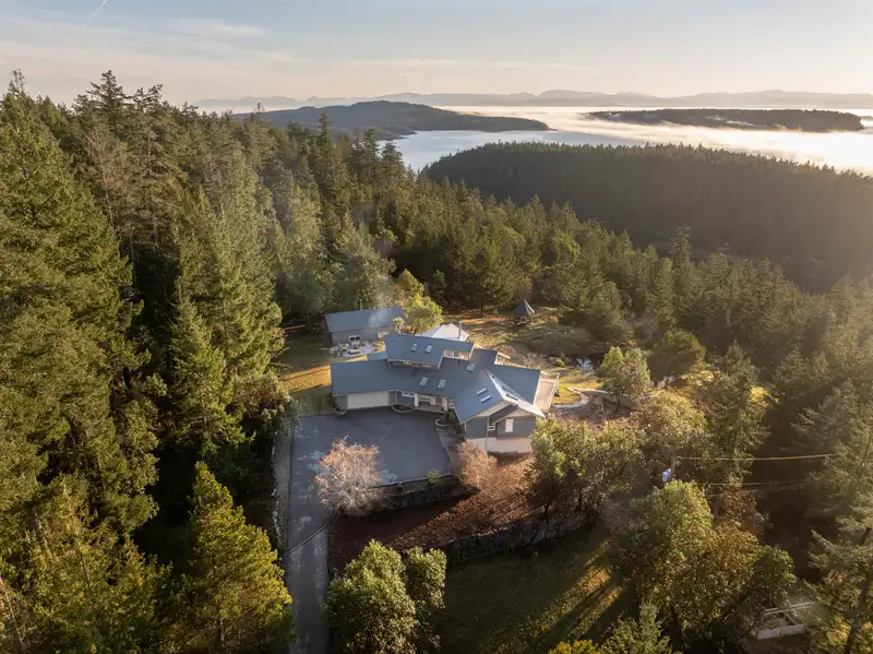 10339 SUNSHINE COAST HIGHWAY - photo 1 of 40