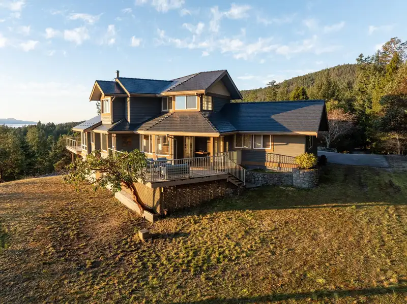 10339 SUNSHINE COAST HIGHWAY - photo 2 of 40