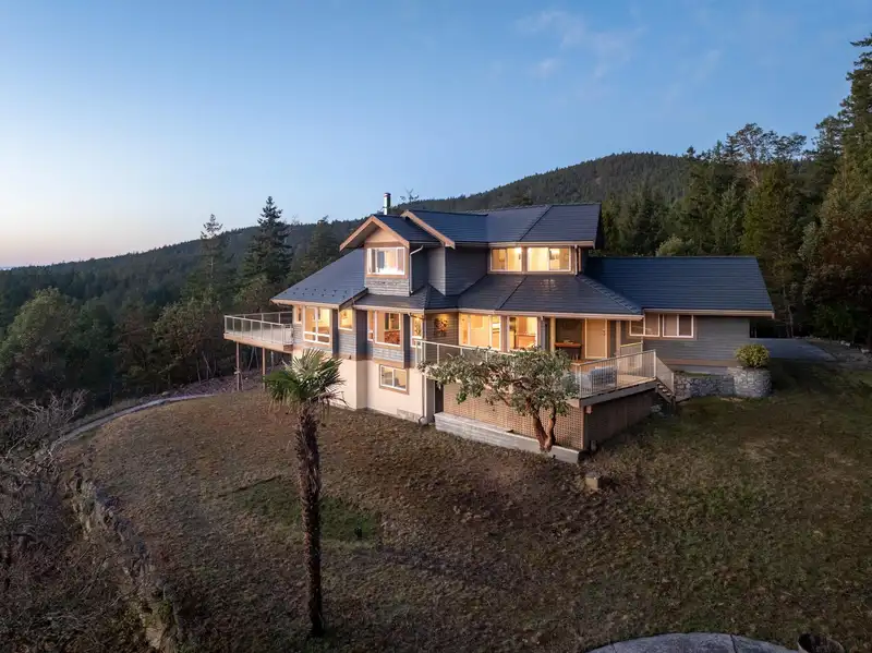 10339 SUNSHINE COAST HIGHWAY - photo 3 of 40