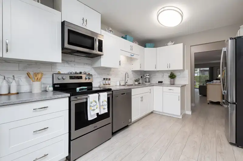 43 6467 197 STREET - photo 1 of 39