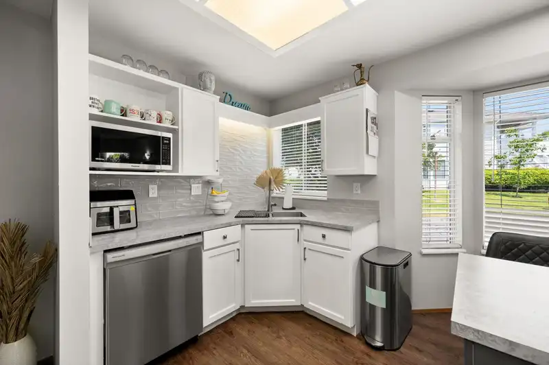 131 7156 121 STREET - photo 4 of 25