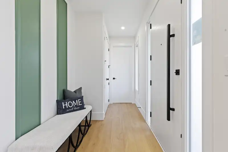 218 OSBORNE AVENUE - photo 2 of 40