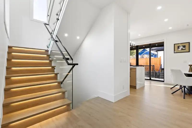 218 OSBORNE AVENUE - photo 3 of 40
