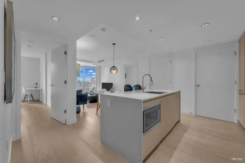 2212 1289 HORNBY STREET - photo 2 of 36