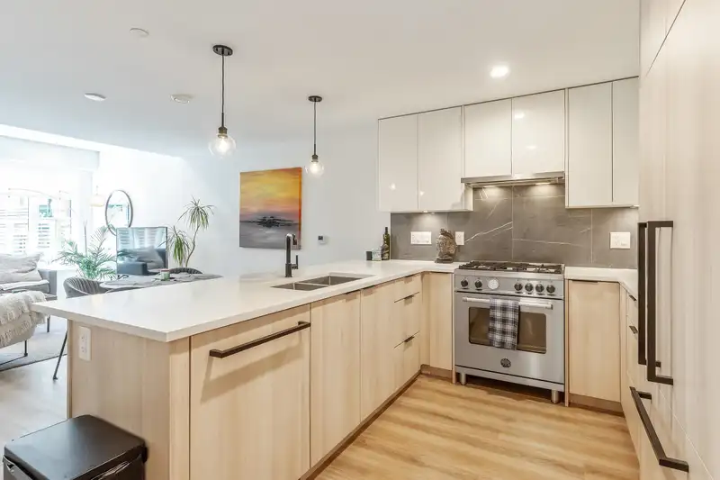 6 237 RIDGEWAY AVENUE - photo 1 of 27