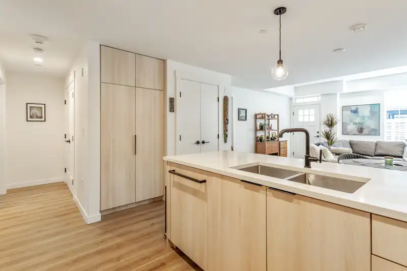 6 237 RIDGEWAY AVENUE - photo 3 of 27