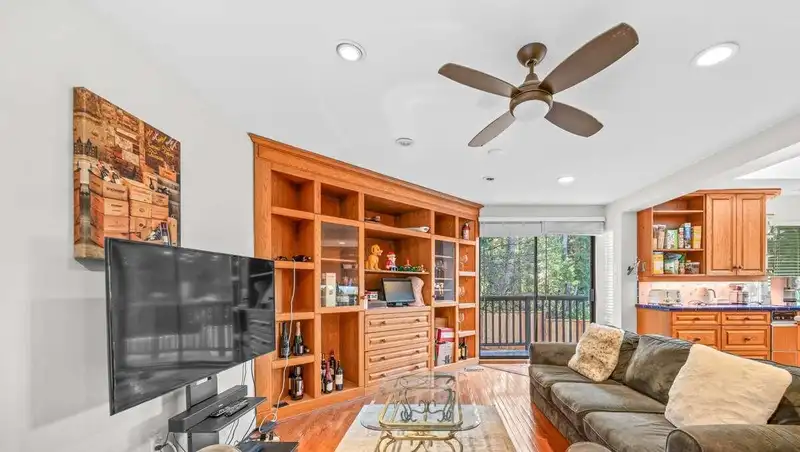 5600 GROUSEWOODS PLACE - photo 3 of 39