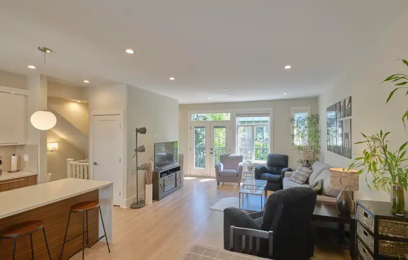 20 7665 209 STREET - photo 2 of 27