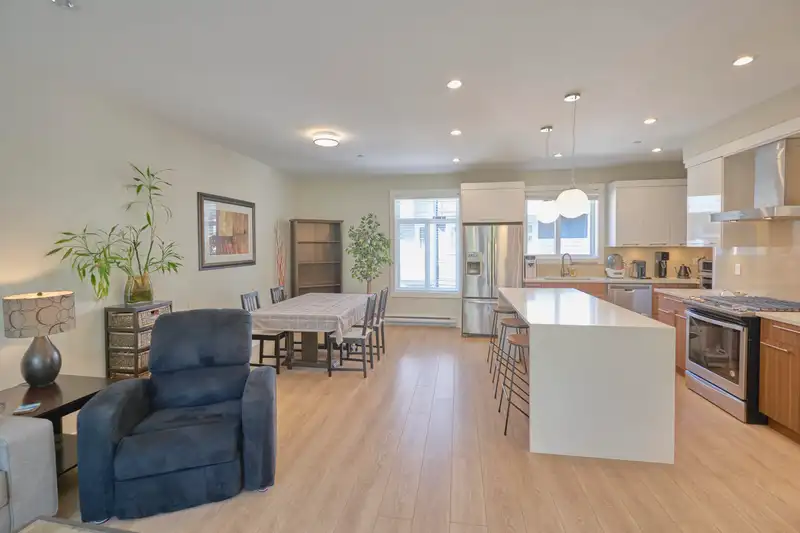 20 7665 209 STREET - photo 4 of 27