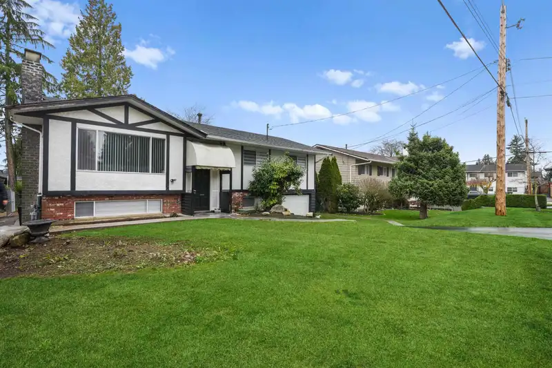 11735 94A AVENUE - photo 1 of 20