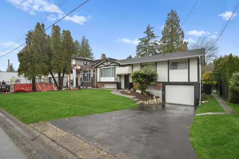 11735 94A AVENUE - photo 2 of 20