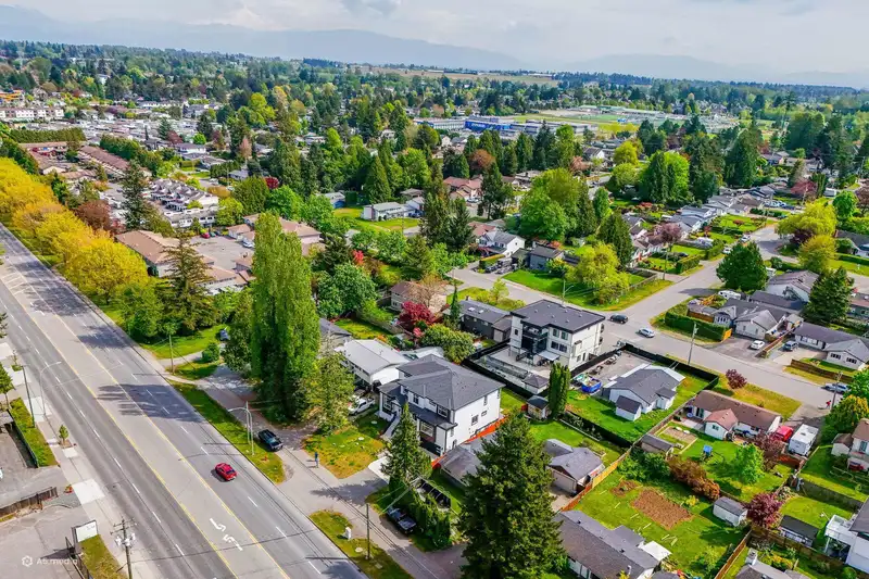 26668 FRASER HIGHWAY - photo 4 of 40