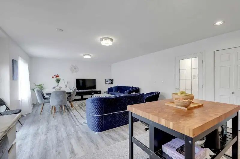 16123 86 AVENUE - photo 3 of 40