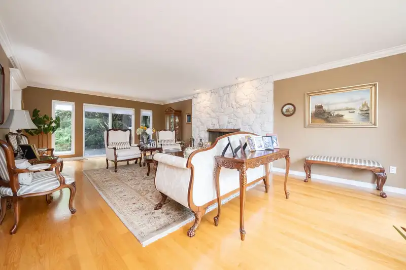 6350 BUCKINGHAM DRIVE - photo 4 of 40