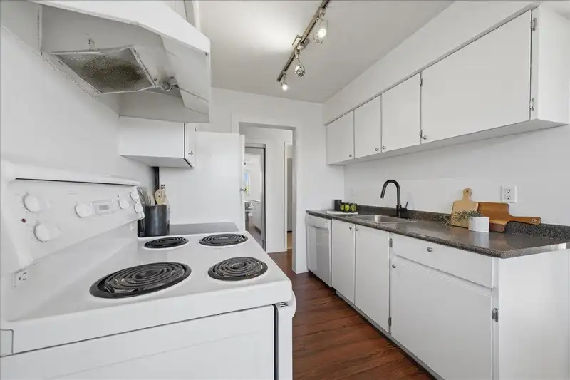 314 15238 100 AVENUE - photo 2 of 25