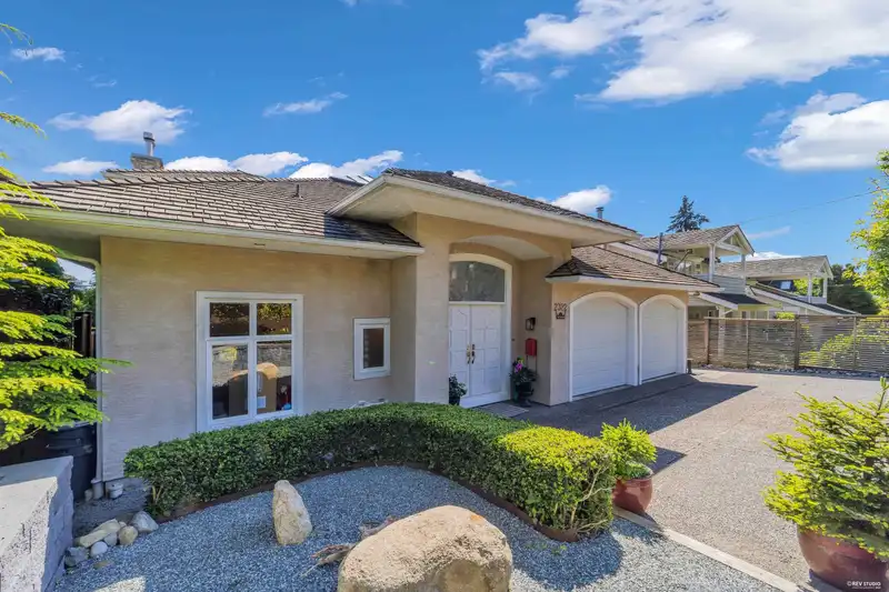 2322 LAWSON AVENUE - photo 2 of 40