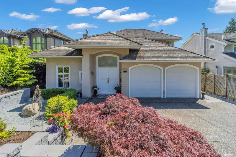 2322 LAWSON AVENUE - photo 3 of 40