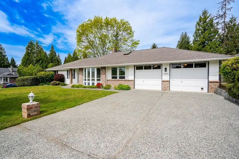 15395 112A AVENUE - photo 3 of 38