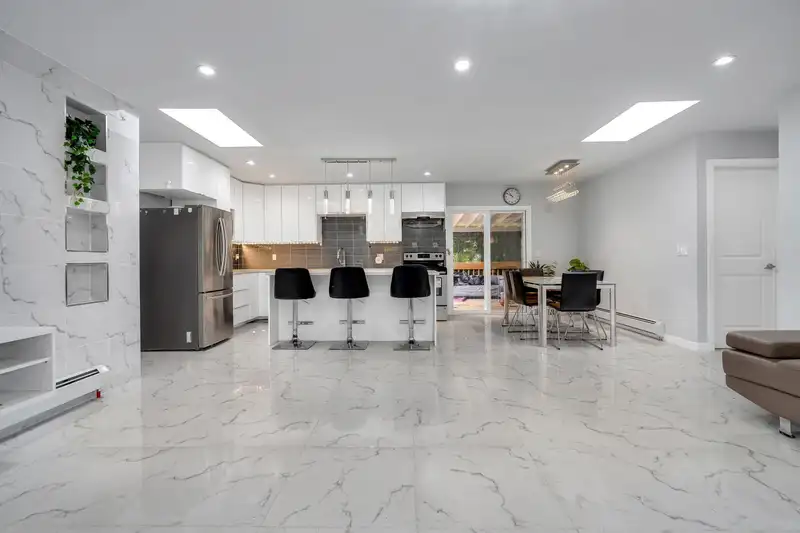 10865 152 STREET - photo 2 of 7
