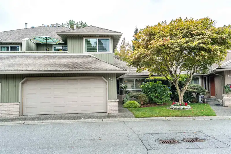 42 8560 162 STREET - photo 4 of 40