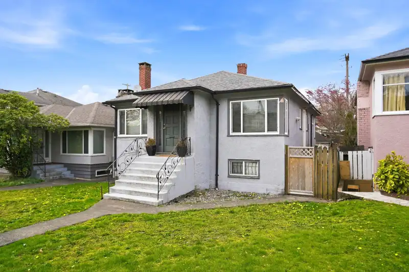 2349 E PENDER STREET - photo 1 of 35