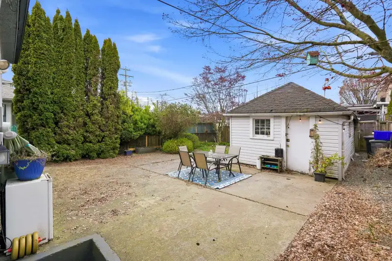 2349 E PENDER STREET - photo 2 of 35