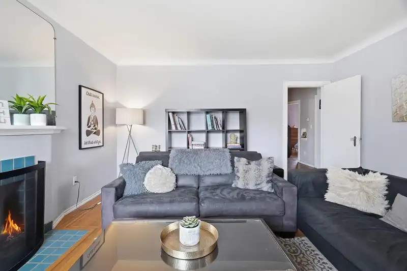 2349 E PENDER STREET - photo 4 of 35
